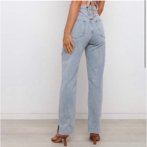 NWT Petal and Pup Light Wash Straight Leg jeans with Slits at Bottom - Picture 2 of 8
